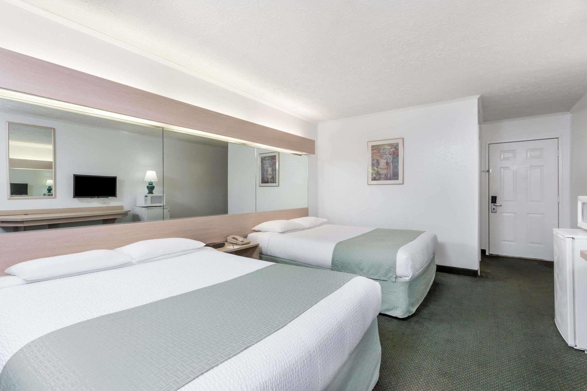Microtel Inn By Wyndham Athens Ngoại thất bức ảnh